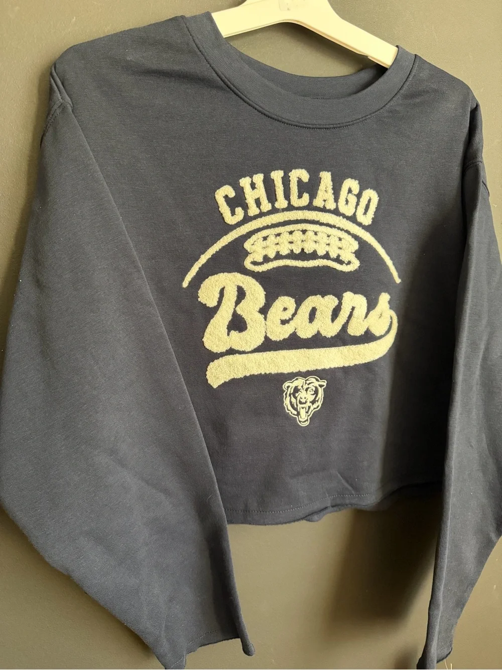Chicago Bears Navy Cropped Teen Sweatshirt. Size Large. NWT.